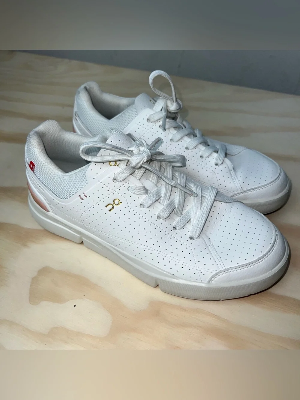 On Cloud The Roger Centre Court Sneakers Shoes Size Womens US 7 White Woodrose